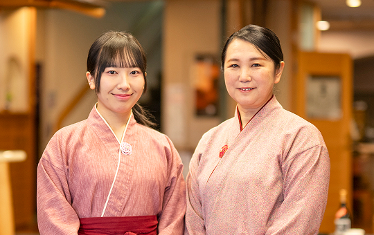 ホテル守田 若女将 依田夏奈さん、依田理央さん
