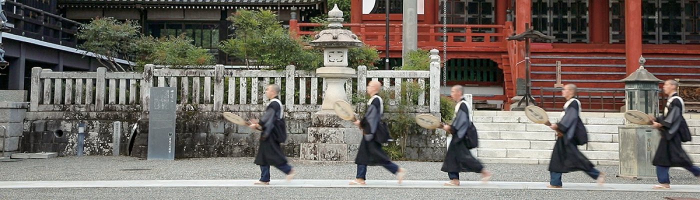 パワーを感じながら、身延山をのんびり散策